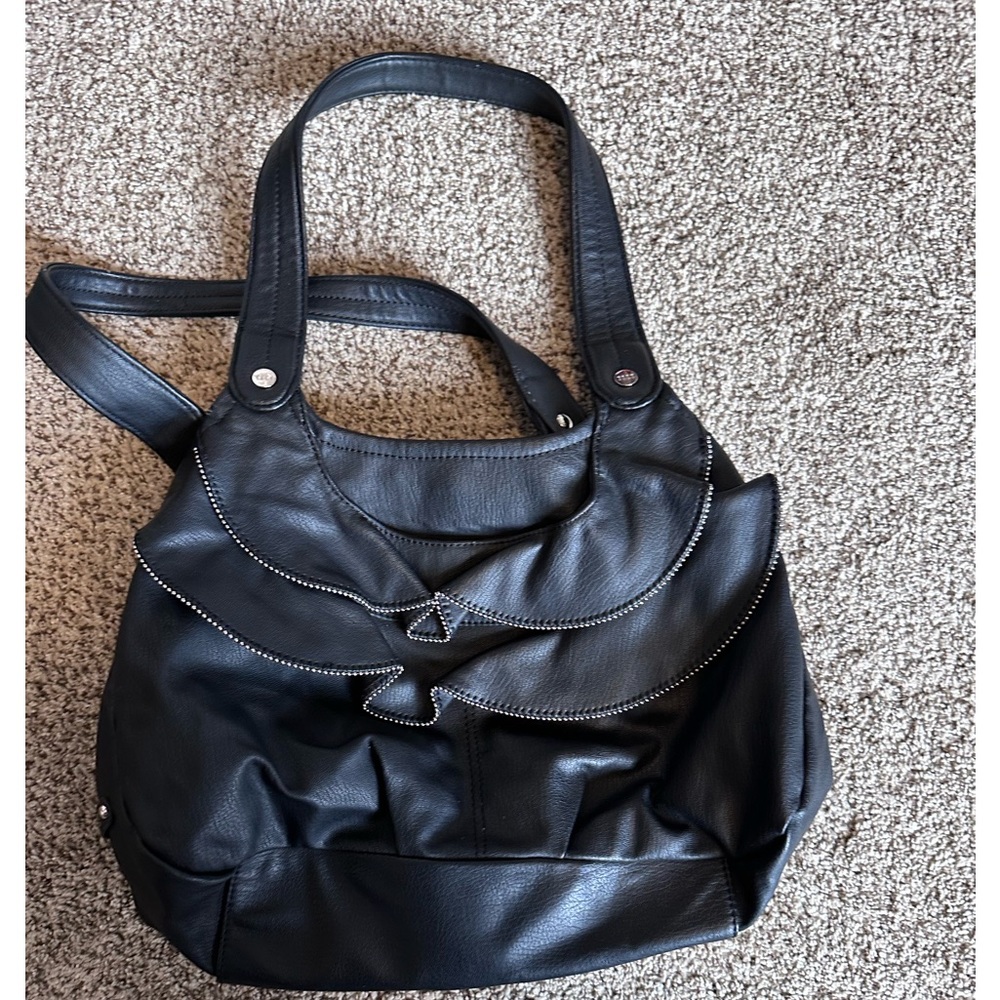 Black Elle purse. Ruffle front. Pleather.